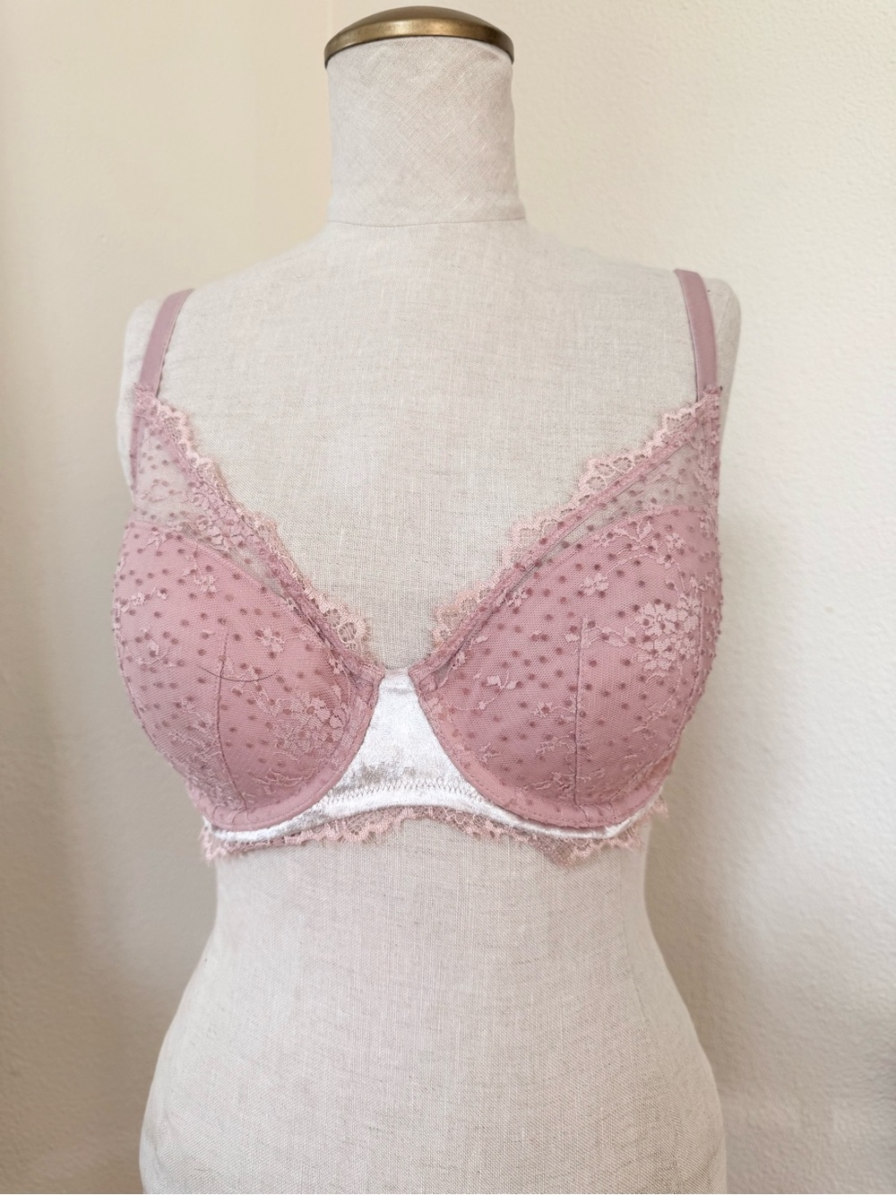 Victoria’s secret Dream Angels Lined Demi Velour Lace Underwire Bra 32DD